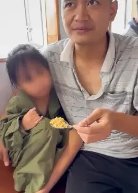 Hai cha con Nghệ An bị sóng cuốn trôi dạt 13 giờ trên biển, may mắn được tàu hàng cứu sống Hai cha con Nghệ An bị sóng cuốn trôi dạt 13 giờ trên biển, may mắn được tàu hàng cứu sống