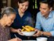 Nhà cửa tôi đều để lại hết cho con trai, tiền lương hưu cũng không cầm nhưng con dâu vẫn nhất quyết muốn gửi tôi vào viện dưỡng lão