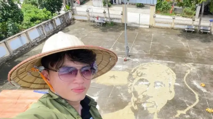 Về quê phơi lúa, thanh niên Tuyên Quang tạo hình Bác Hồ lan tỏa tình yêu Tổ quốc