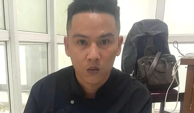 Bắt giữ đầu bếp đặt mua Tê tê Java để chế biến cho khách Bắt giữ đầu bếp đặt mua Tê tê Java để chế biến cho khách