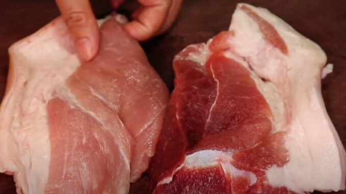 Mua thịt lợn chọn miếng có màu đậm hay nhạt mới là thịt tươi ngon? 2 loại này có sự khác biệt lớn, không phải ai cũng biết Mua thịt lợn chọn miếng có màu đậm hay nhạt mới là thịt tươi ngon? 2 loại này có sự khác biệt lớn, không phải ai cũng biết