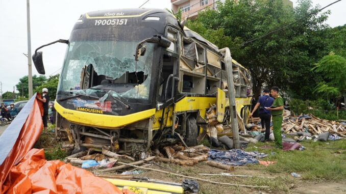 Tai nạn thảm khốc khiến 25 người thương vong: Ám ảnh tiếng kêu cứu trong đêm Tai nạn thảm khốc khiến 25 người thương vong: Ám ảnh tiếng kêu cứu trong đêm