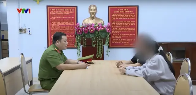 Rúng động loạt kịch bản “bắt cóc online”: Nữ sinh bị ép cởi đồ để “chứng minh vô tội” Rúng động loạt kịch bản “bắt cóc online”: Nữ sinh bị ép cởi đồ để “chứng minh vô tội”