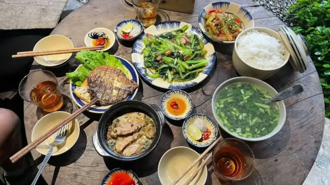 Quán Lào Cai bị phạt 2 triệu vì bán 2 chai rượu mận giá… 700.000 đồng