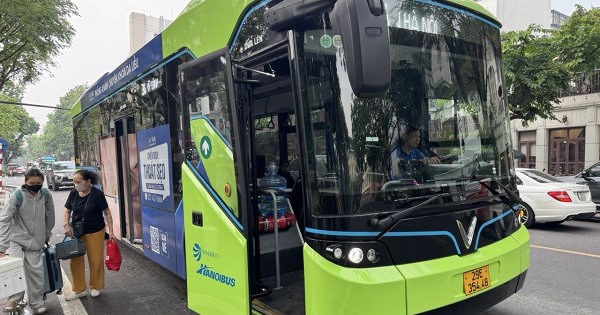 Hà Nội sẽ có loạt xe buýt điện cỡ nhỏ tiếp cận ngõ sâu và các điểm đổi xe xăng – điện ngoài Vành đai 1 Hà Nội sẽ có loạt xe buýt điện cỡ nhỏ tiếp cận ngõ sâu và các điểm đổi xe xăng – điện ngoài Vành đai 1