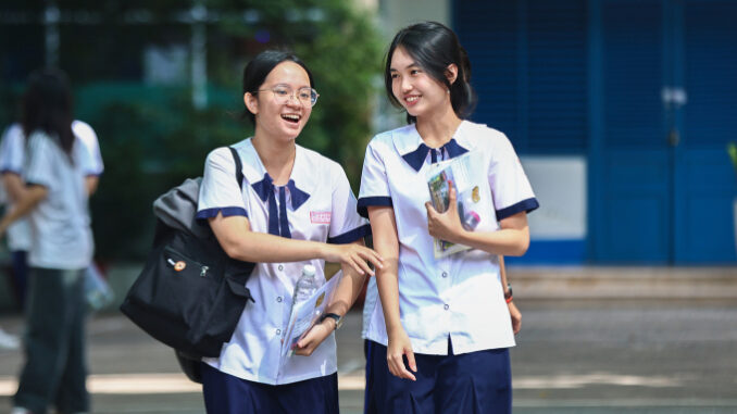 Cả nước lo lắng chờ đến 8 giờ sáng nay: Giây phút quyết định cuộc đời của hàng triệu người