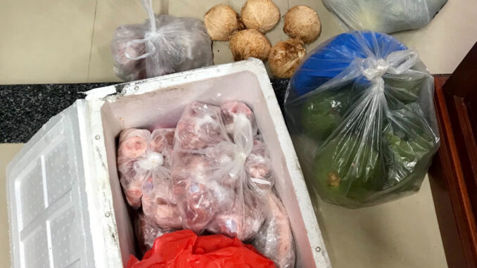 Nhận được thùng đồ ăn mẹ chồng gửi, lần này có gì đó rất lạ, tôi hoang mang nghi có điềm, may mà quyết đoán mới cứu được bà Nhận được thùng đồ ăn mẹ chồng gửi, lần này có gì đó rất lạ, tôi hoang mang nghi có điềm, may mà quyết đoán mới cứu được bà