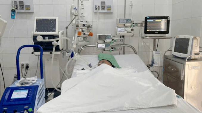 Cứu sống ngoạn mục bé 2 tuổi rơi vào hồ cá koi bị đuối nước Cứu sống ngoạn mục bé 2 tuổi rơi vào hồ cá koi bị đuối nước