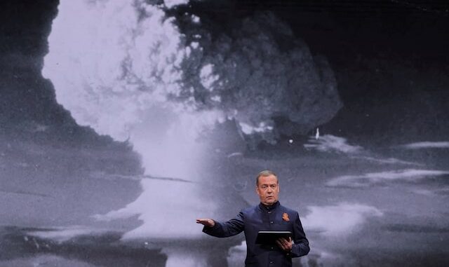 Ông Medvedev cảnh báo nguy cơ xung đột Mỹ-Nga Ông Medvedev cảnh báo nguy cơ xung đột Mỹ-Nga
