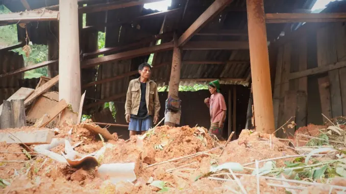 Nghệ An: 21 bản làng bị cô lập sau lũ lịch sử, người dân thiếu lương thực và nước sạch Nghệ An: 21 bản làng bị cô lập sau lũ lịch sử, người dân thiếu lương thực và nước sạch