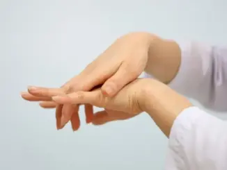 Tê tay tưởng chuyện thường nhưng cẩn thận, đó là dấu hiệu cảnh báo sớm của 3 bệnh nguy hiểm đáng ngờ