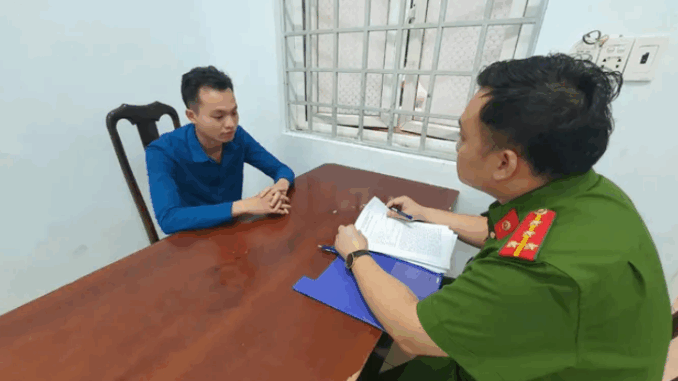 Bắt đối tượng dùng clip nhạy cảm tống tiền phụ nữ Bắt đối tượng dùng clip nhạy cảm tống tiền phụ nữ
