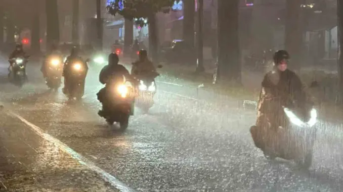 Mưa dồn, bão dập trong những tháng tới