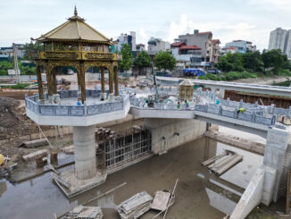 Công trình “lạ” trên sông Tô Lịch khiến ai cũng phải ngoái nhìn