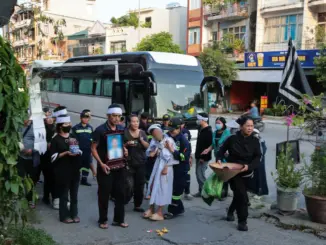 Lễ tang đẫm nước mắt của người cha đơn thân tử nạn khi tắm biển Hòn Gai, để lại con trai khuyết tật và mẹ già