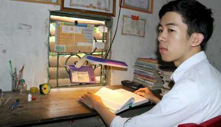 Nam sinh 29 điểm trượt ĐH: Hiệu phó đích thân gửi tâm thư cầu cứu lãnh đạo Bộ Công an, khóc ngay từ câu đầu tiên