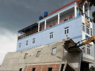 Nhà ở bị nghiêng do hàng xóm xây nhà, giải quyết thế nào?