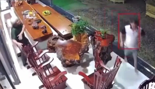 Truy tì-m hungthu đi 2 đường đ-ạn khiến người đàn ông tuvong ngay trước nhà! Không ai ngờ là người này Truy tì-m hungthu đi 2 đường đ-ạn khiến người đàn ông tuvong ngay trước nhà! Không ai ngờ là người này