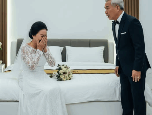 61 tuổi, tôi tái giá với mối tình đầu: Đêm t//ân h///ôn, vừa c///ởi á///o vợ, tôi bỗng g//iật mì//nh, đ//au x//ót khi nhìn thấy… 61 tuổi, tôi tái giá với mối tình đầu: Đêm t//ân h///ôn, vừa c///ởi á///o vợ, tôi bỗng g//iật mì//nh, đ//au x//ót khi nhìn thấy…