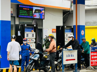 Lo đóng cửa cây xăng khi Hà Nội cấm xe máy trong vành đai 1