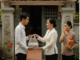 Em trai út mua nhà thiếu tiền liền hỏi mượn 2 chị, chị cả nghe xong cho ngay cả nửa tỷ, chị hai chỉ lặng lặng đưa cho vại dưa chua loét