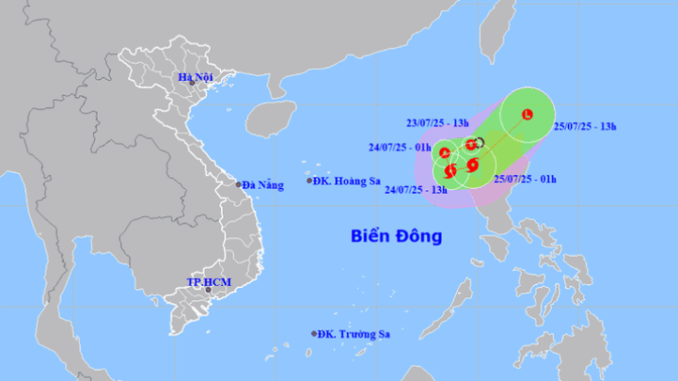 Áp thấp nhiệt đới vào Biển Đông liên tục đổi hướng, ngày mai mạnh thành bão Áp thấp nhiệt đới vào Biển Đông liên tục đổi hướng, ngày mai mạnh thành bão