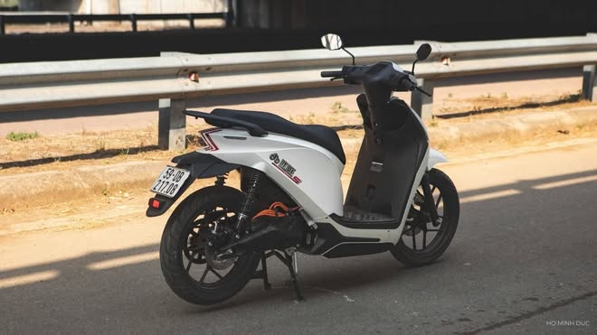 Đây là xe máy điện đi xa nhất Việt Nam: 285km/sạc, dáng đẹp, cốp to hơn Lead, nạp điện 4 tiếng là đầy