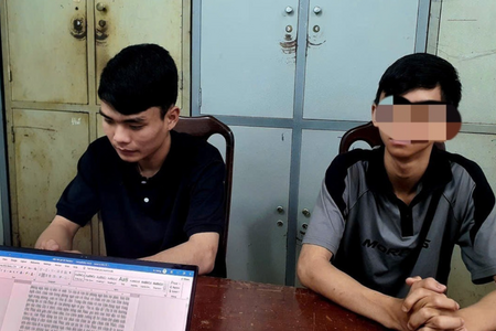 Bị nhắc vì mở nhạc to, 2 thanh niên dùng dao đâm người trọng thương Bị nhắc vì mở nhạc to, 2 thanh niên dùng dao đâm người trọng thương