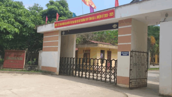 Những bài thi lớp 10 điểm cao bất thường hé lộ hành vi của hiệu trưởng và 5 giáo viên Những bài thi lớp 10 điểm cao bất thường hé lộ hành vi của hiệu trưởng và 5 giáo viên