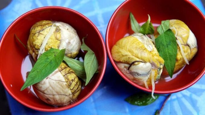 Những ai không nên ăn trứng vịt lộn dù thèm đến mấy Những ai không nên ăn trứng vịt lộn dù thèm đến mấy