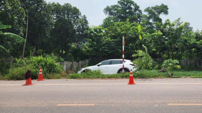 Cụ bà đang làm ruộng bị… Cụ bà đang làm ruộng bị…