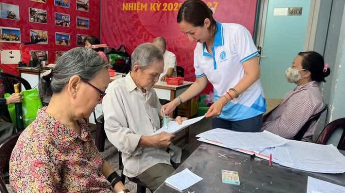 Việc nhận lương hưu, trợ cấp BHXH qua tài khoản cá nhân giúp người hưởng nhận chế độ nhanh chóng, tiết kiệm thời gian, công sức Việc nhận lương hưu, trợ cấp BHXH qua tài khoản cá nhân giúp người hưởng nhận chế độ nhanh chóng, tiết kiệm thời gian, công sức