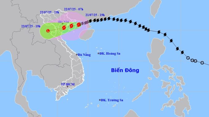 Bão số 3 giật cấp 14, cách Quảng Ninh khoảng 90km Bão số 3 giật cấp 14, cách Quảng Ninh khoảng 90km