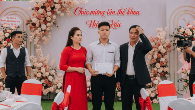 Con trai đỗ ĐH top đầu, bố mẹ làm 90 mâm cỗ mời cả làng nhưng không một ai đến Con trai đỗ ĐH top đầu, bố mẹ làm 90 mâm cỗ mời cả làng nhưng không một ai đến