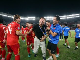 U23 Việt Nam gặp sự cố lúc ăn mừng vô địch U23 Đông Nam Á, HLV Kim Sang Sik đ;a;u đ;ớ;n