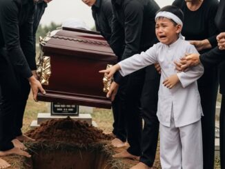 Vào giữa lúc hạ hu:yệt, đứa cháu đích tôn từ xa chạy tới khóc thét “Nhầm người rồi”, ai cũng bỏ ngoài tai cho đến khi nhà tang lễ gọi điện đến dồn dập…