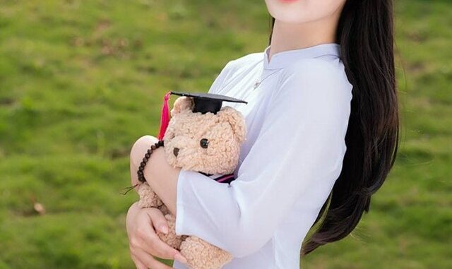 Bảng thành tích “siêu khủng” của nữ thủ khoa đạt điểm tuyệt đối khối A00: Thua hoa hậu mỗi vương miện Bảng thành tích “siêu khủng” của nữ thủ khoa đạt điểm tuyệt đối khối A00: Thua hoa hậu mỗi vương miện