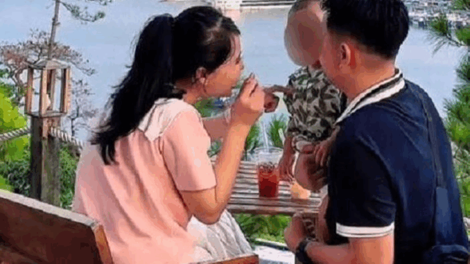 Ngủ quên, gia đình trẻ thoát ch:ết trong vụ lật tàu trên vịnh Hạ Long Ngủ quên, gia đình trẻ thoát ch:ết trong vụ lật tàu trên vịnh Hạ Long