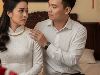 Tôi nhìn anh, cố tìm một chút cảm xúc, nhưng tất cả chỉ là sự xa cách