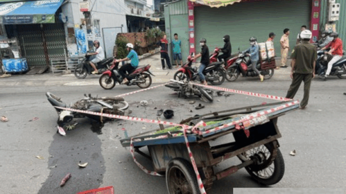 Xe lôi tự chế va chạm xe máy lúc sáng sớm, một người tử vong Xe lôi tự chế va chạm xe máy lúc sáng sớm, một người tử vong
