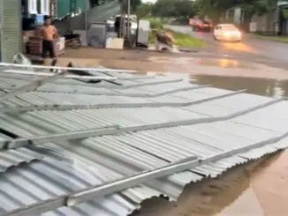 Người đàn ông bị tử vong do mái tôn bay trúng lúc mưa dông