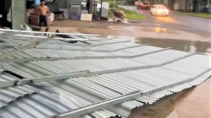 Người đàn ông bị tử vong do mái tôn bay trúng lúc mưa dông