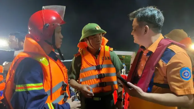 Khẩn trương huy động mọi lực lượng tìm kiếm nạn nhân vụ lật tàu trước khi bão số 3 đổ bộ