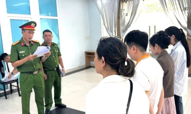 Vạch trần phòng khám Đa khoa quốc tế: Tuyển người chưa học hết 12, xây sẵn lối thoát cho bác sĩ rởm