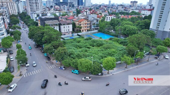 Cận cảnh ‘đất vàng’ Hà Nội bỏ hoang suốt hai thập kỷ, bị sử dụng sai mục đích