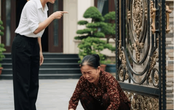 Nhận 2,7 tỷ tiền đền bù nhà, tôi chia cho con gái 1,7 tỷ, còn lại đưa cả cho con dâu, không ng;ờ con dâu bảo tôi sang mà ở với con gái