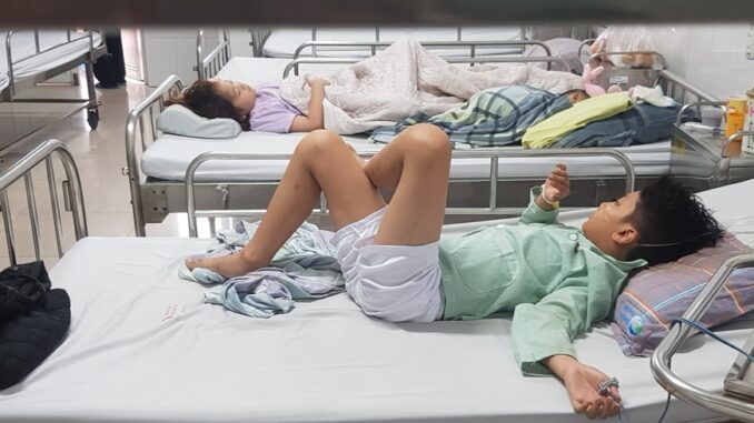 Cháu bé thoát chết thần kỳ trong vụ tàu Vịnh Xanh QN-7105 Cháu bé thoát chết thần kỳ trong vụ tàu Vịnh Xanh QN-7105
