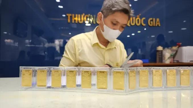 Giá vàng miếng SJC và vàng nhẫn bất ngờ giảm sâu