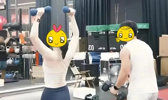 Lộ bằng chứng vợ giám đốc ngân hàng chuyển 700 triệu cho HLV thể hình mua ô tô, kèm lời nhắn gây sốc?
