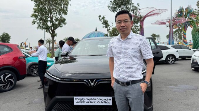 Chân dung doanh nhân đặt mua 10.000 xe Vinfast mặc cho nhiều tranh cãi: “Tôi thấy quá ổn, không cần nâng cấp thêm”